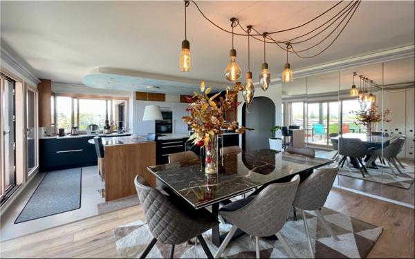 Dpt Ain (01), à vendre FERNEY VOLTAIRE CENTRE Appartement T5 de 2019; agencé "sur-mesure" terrasse panoramique de 71 m2