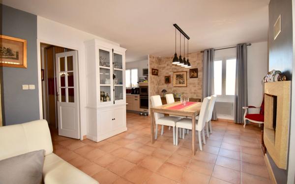 Maison à vendre    5 pièces •  Valliguières