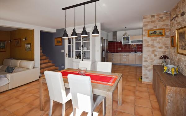 Maison à vendre    5 pièces •  Valliguières