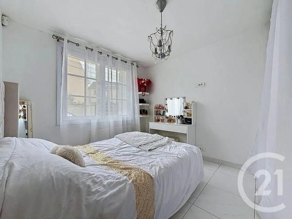 Maison à vendre  7 pièces - 111,30 m 2   MONTFERMEIL  - 93