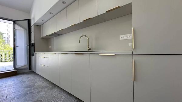 Maison atypique avec son jardin secret au cœur de Lafond