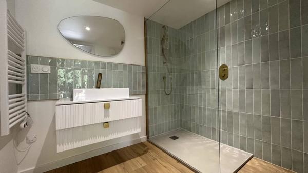 Maison atypique avec son jardin secret au cœur de Lafond