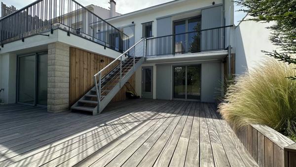 Maison atypique avec son jardin secret au cœur de Lafond