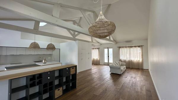 Maison atypique avec son jardin secret au cœur de Lafond