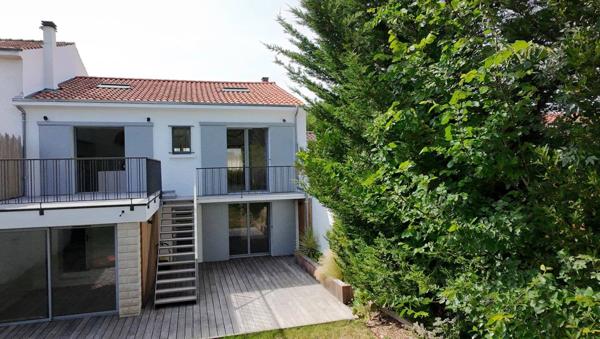 Maison atypique avec son jardin secret au cœur de Lafond