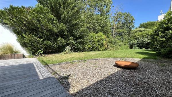 Maison atypique avec son jardin secret au cœur de Lafond