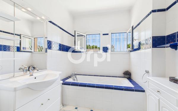 Maison à vendre    7 pièces •  Mandelieu-la-Napoule