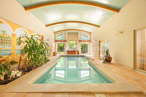 Vente
                Maison370 m² - 8 Pièces -
                    CARQUEFOU (44470)
