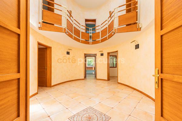 Vente
                Maison370 m² - 8 Pièces -
                    CARQUEFOU (44470)