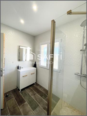 Investissement locatif, pavillon plain-pied actuellement loué, 2 chambres, cellier, garage, jardin clos.