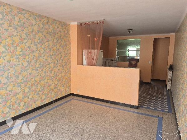 Maison dans le Centre de Saint Pierre Montlimart sur sous sol avec étage et jardin