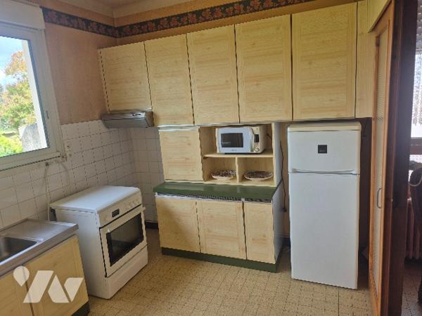 Maison dans le Centre de Saint Pierre Montlimart sur sous sol avec étage et jardin