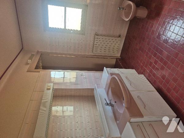 Maison dans le Centre de Saint Pierre Montlimart sur sous sol avec étage et jardin