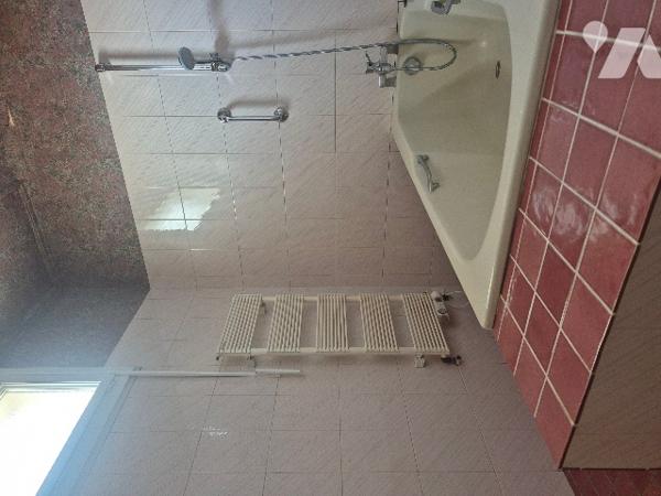 Maison dans le Centre de Saint Pierre Montlimart sur sous sol avec étage et jardin