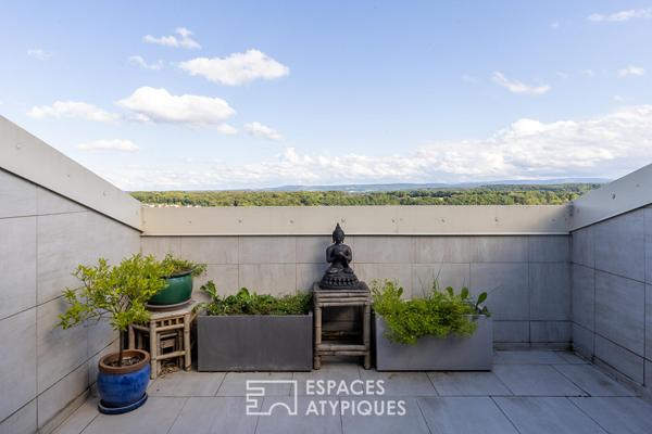 Maison d’architecte avec jardin luxuriant sublimé par la vue