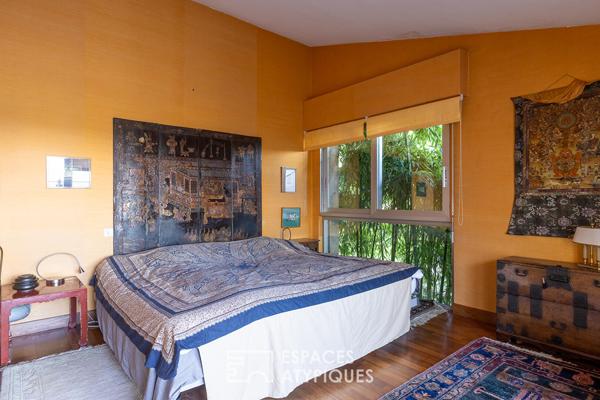 Maison d’architecte avec jardin luxuriant sublimé par la vue
