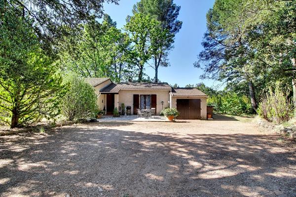 Exclusivité A VENDRE ! Maison de 91 m2 de plain pied + 10m² de dépendance + piscine le tout sur un terrain de 2 hectares!!