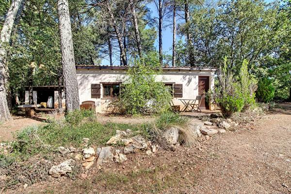 Exclusivité A VENDRE ! Maison de 91 m2 de plain pied + 10m² de dépendance + piscine le tout sur un terrain de 2 hectares!!