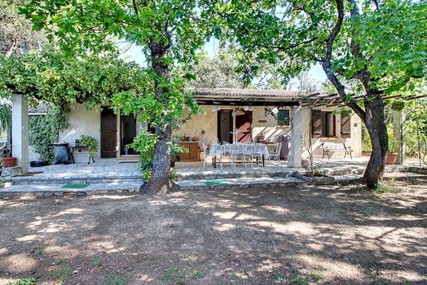 Exclusivité A VENDRE ! Maison de 91 m2 de plain pied + 10m² de dépendance + piscine le tout sur un terrain de 2 hectares!!