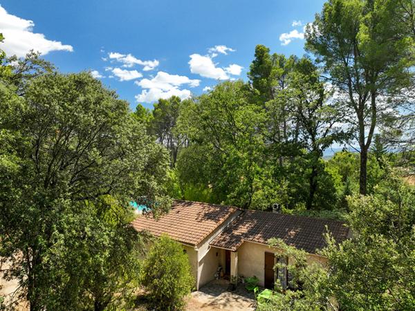 Exclusivité A VENDRE ! Maison de 91 m2 de plain pied + 10m² de dépendance + piscine le tout sur un terrain de 2 hectares!!