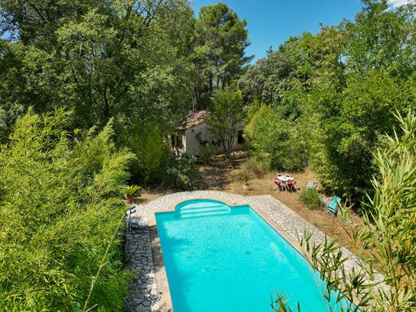 Exclusivité A VENDRE ! Maison de 91 m2 de plain pied + 10m² de dépendance + piscine le tout sur un terrain de 2 hectares!!