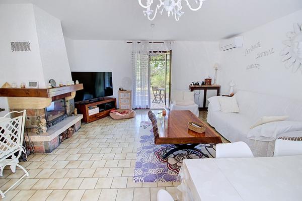 Exclusivité A VENDRE ! Maison de 91 m2 de plain pied + 10m² de dépendance + piscine le tout sur un terrain de 2 hectares!!