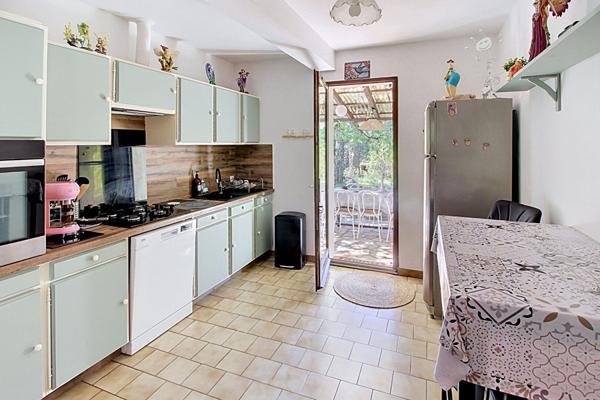 Exclusivité A VENDRE ! Maison de 91 m2 de plain pied + 10m² de dépendance + piscine le tout sur un terrain de 2 hectares!!