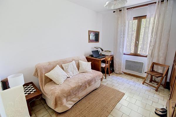 Exclusivité A VENDRE ! Maison de 91 m2 de plain pied + 10m² de dépendance + piscine le tout sur un terrain de 2 hectares!!
