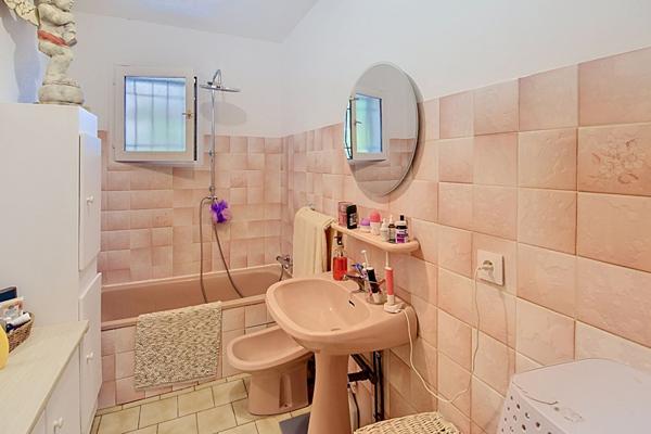 Exclusivité A VENDRE ! Maison de 91 m2 de plain pied + 10m² de dépendance + piscine le tout sur un terrain de 2 hectares!!