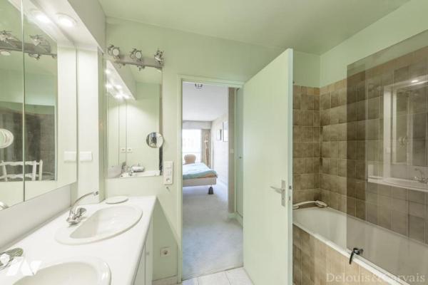 Vente T5 de 113.68 m² avec un très grand balcon