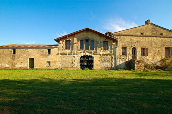 Propriété de 27 hectares d’un seul tenant, isolé, au calme. Bâtiments de caractère. A rénover