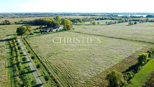 Propriété de 27 hectares d’un seul tenant, isolé, au calme. Bâtiments de caractère. A rénover
