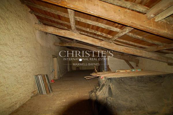 Propriété de 27 hectares d’un seul tenant, isolé, au calme. Bâtiments de caractère. A rénover