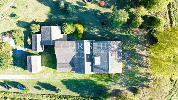 Propriété de 27 hectares d’un seul tenant, isolé, au calme. Bâtiments de caractère. A rénover
