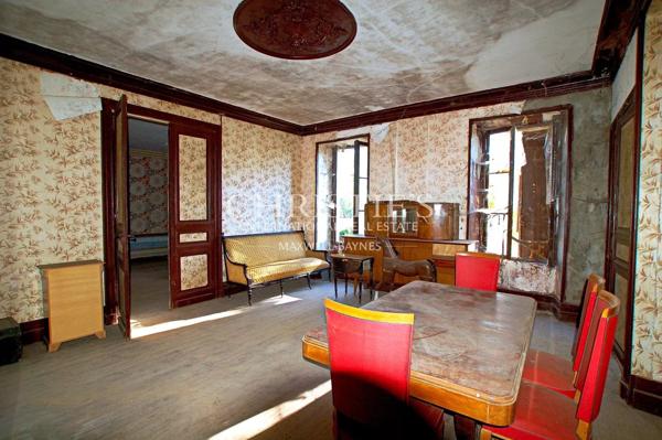 Propriété de 27 hectares d’un seul tenant, isolé, au calme. Bâtiments de caractère. A rénover