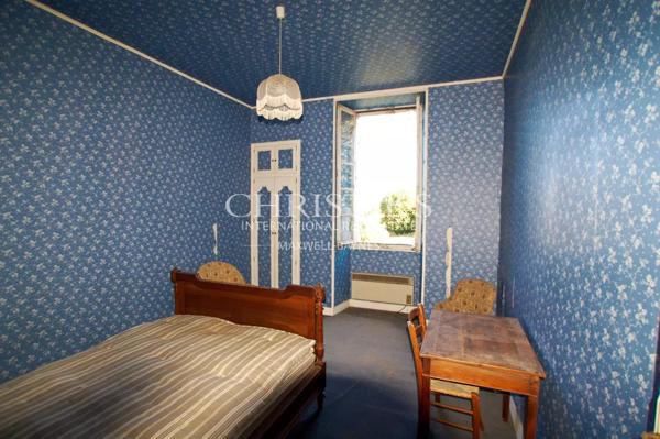 Propriété de 27 hectares d’un seul tenant, isolé, au calme. Bâtiments de caractère. A rénover