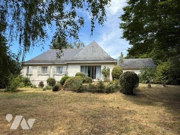 MARTIGNE-BRIAND MAISON D'ARCHITECTE 7 CH AVEC GRAND JARDIN PAYSAGER