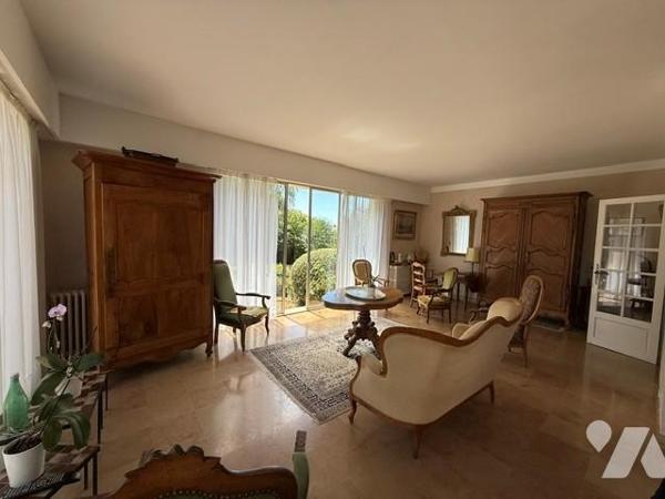 MARTIGNE-BRIAND MAISON D'ARCHITECTE 7 CH AVEC GRAND JARDIN PAYSAGER