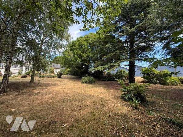 MARTIGNE-BRIAND MAISON D'ARCHITECTE 7 CH AVEC GRAND JARDIN PAYSAGER