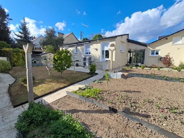 Maison
                                                                                                                                                                                                                                                                                                                        6 pièce(s)                                                                                                                                                                                                          3 chambre(s)                                                                                                                                                                                                          104  m²