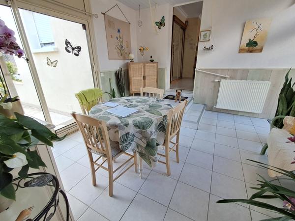 Maison
                                                                                                                                                                                                                                                                                                                        6 pièce(s)                                                                                                                                                                                                          3 chambre(s)                                                                                                                                                                                                          104  m²