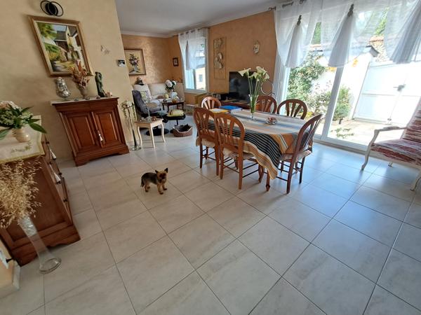 Maison
                                                                                                                                                                                                                                                                                                                        6 pièce(s)                                                                                                                                                                                                          3 chambre(s)                                                                                                                                                                                                          104  m²