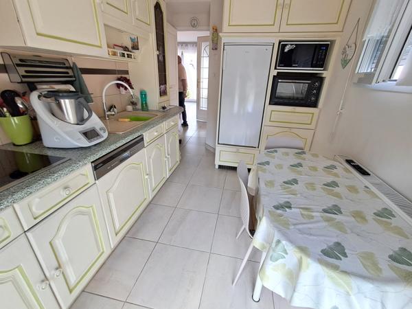 Maison
                                                                                                                                                                                                                                                                                                                        6 pièce(s)                                                                                                                                                                                                          3 chambre(s)                                                                                                                                                                                                          104  m²