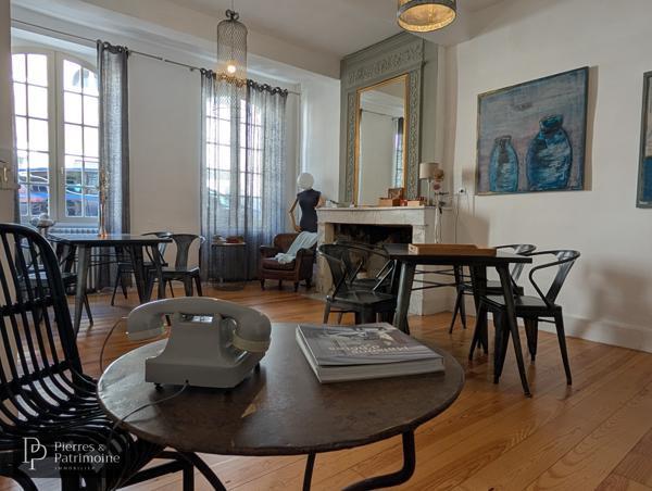 Belle propriété de ville en pierre avec jardin, piscine et potentiel proche CASTELJALOUX