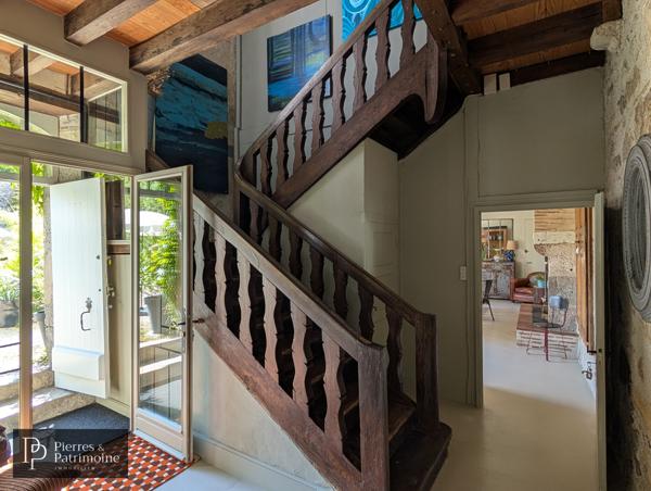 Belle propriété de ville en pierre avec jardin, piscine et potentiel proche CASTELJALOUX