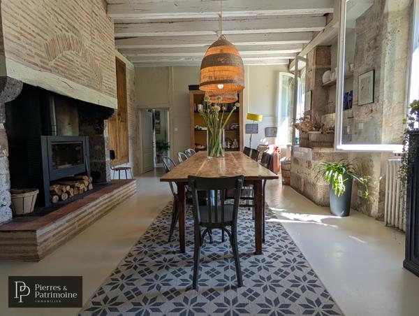 Belle propriété de ville en pierre avec jardin, piscine et potentiel proche CASTELJALOUX