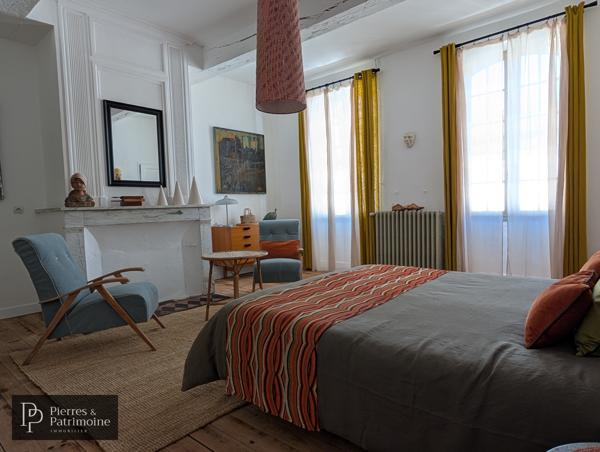 Belle propriété de ville en pierre avec jardin, piscine et potentiel proche CASTELJALOUX