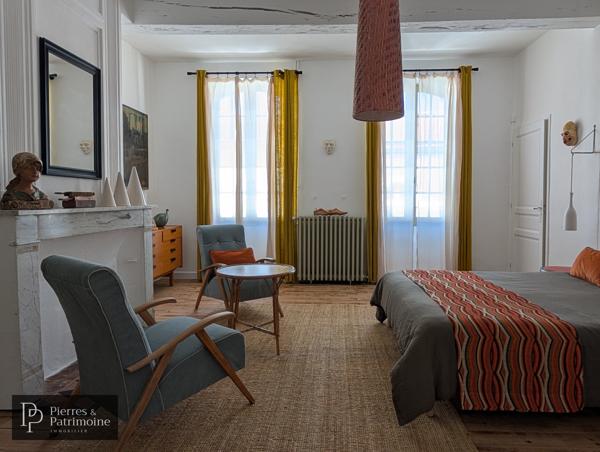Belle propriété de ville en pierre avec jardin, piscine et potentiel proche CASTELJALOUX