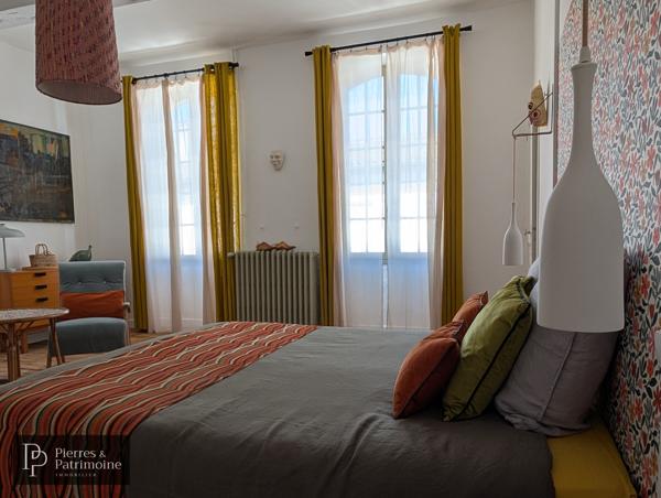 Belle propriété de ville en pierre avec jardin, piscine et potentiel proche CASTELJALOUX