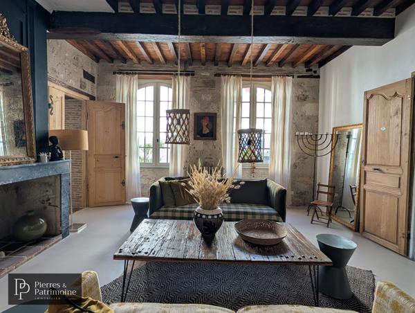 Belle propriété de ville en pierre avec jardin, piscine et potentiel proche CASTELJALOUX